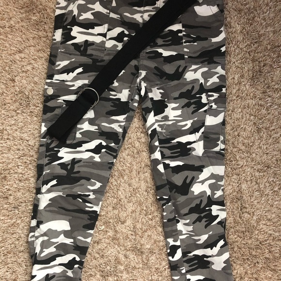 Grey black and white camo cargo pants size 8 - Picture 2 of 2